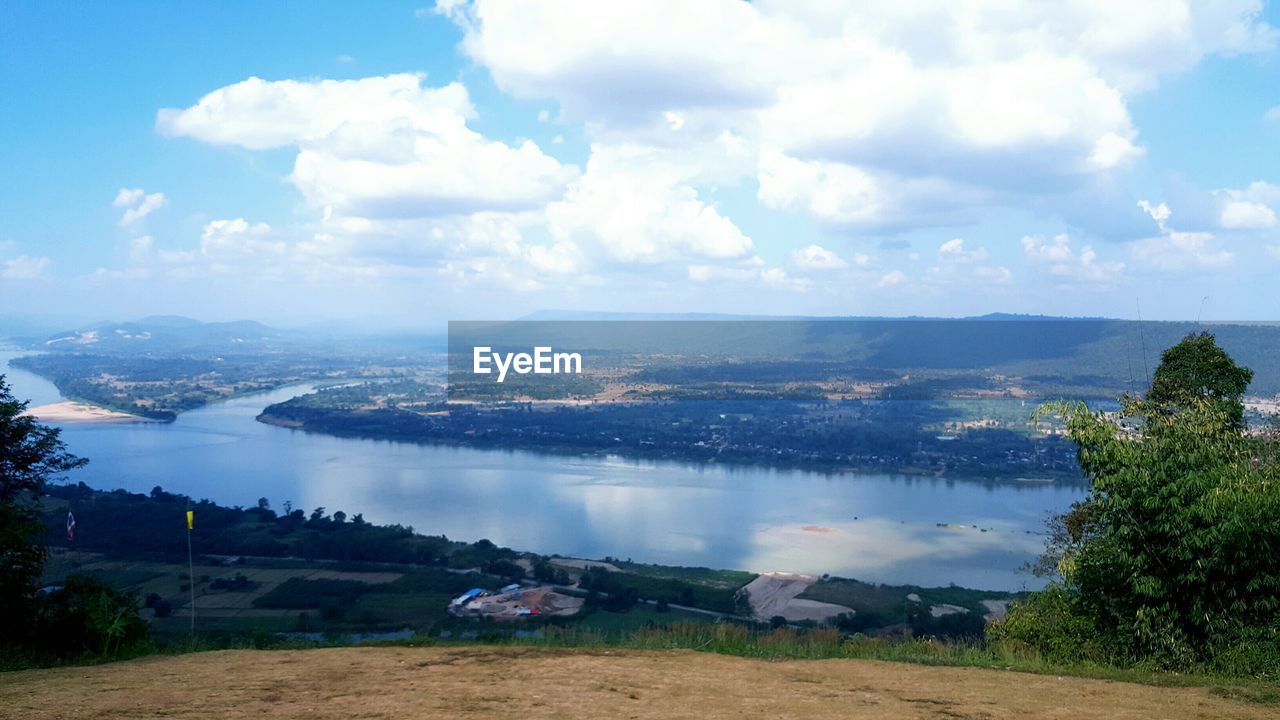 SCENIC VIEW OF RIVER BY MOUNTAIN AGAINST SKY