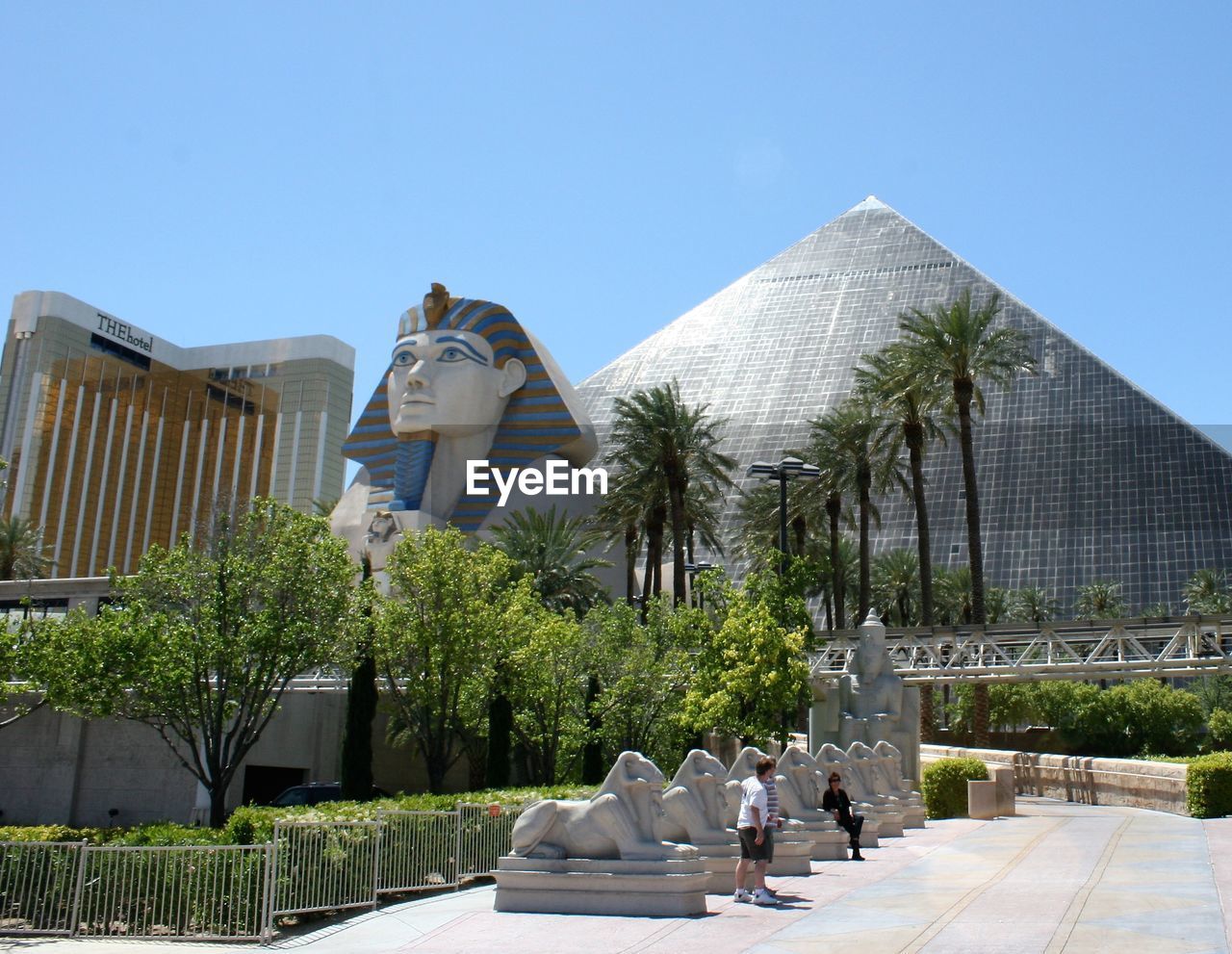 REAR VIEW OF STATUE AGAINST SKY