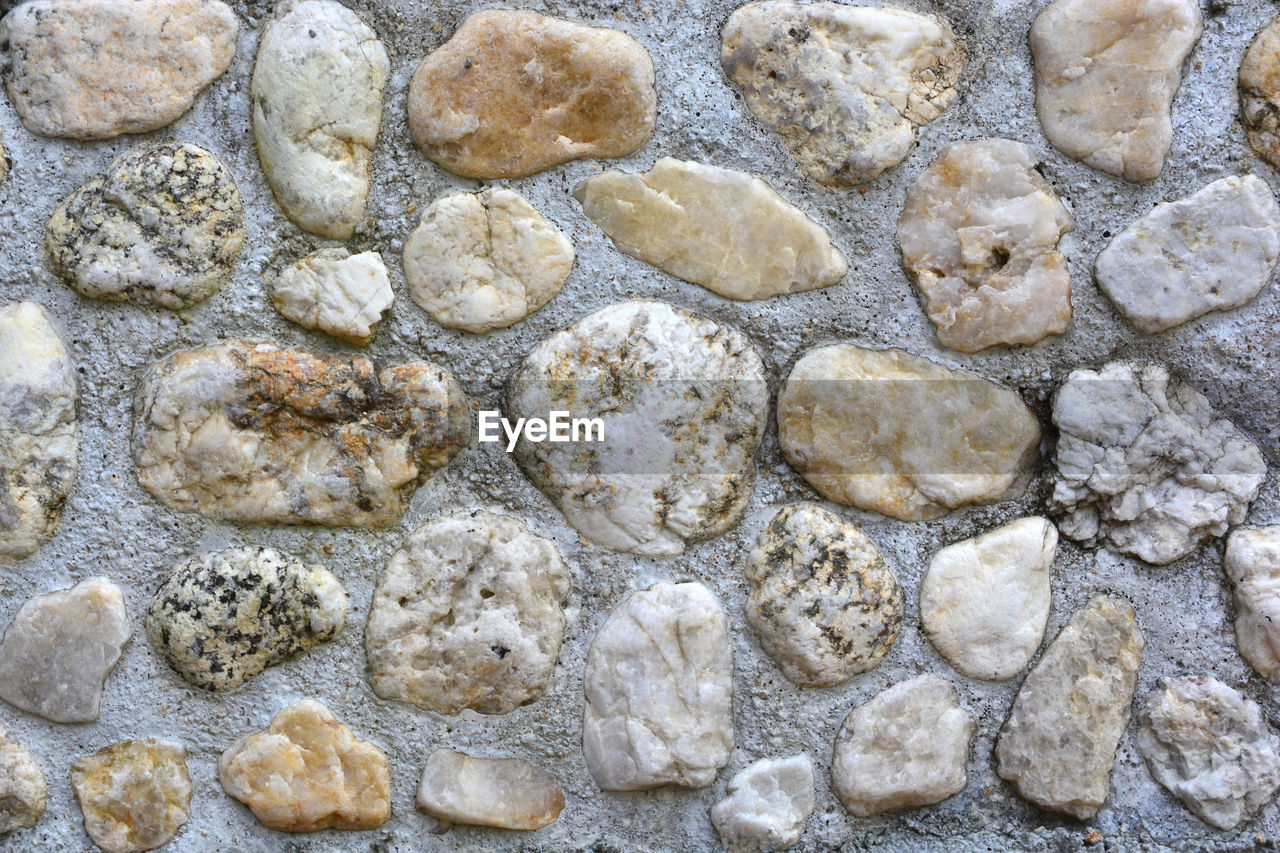 FULL FRAME SHOT OF STONE WALL