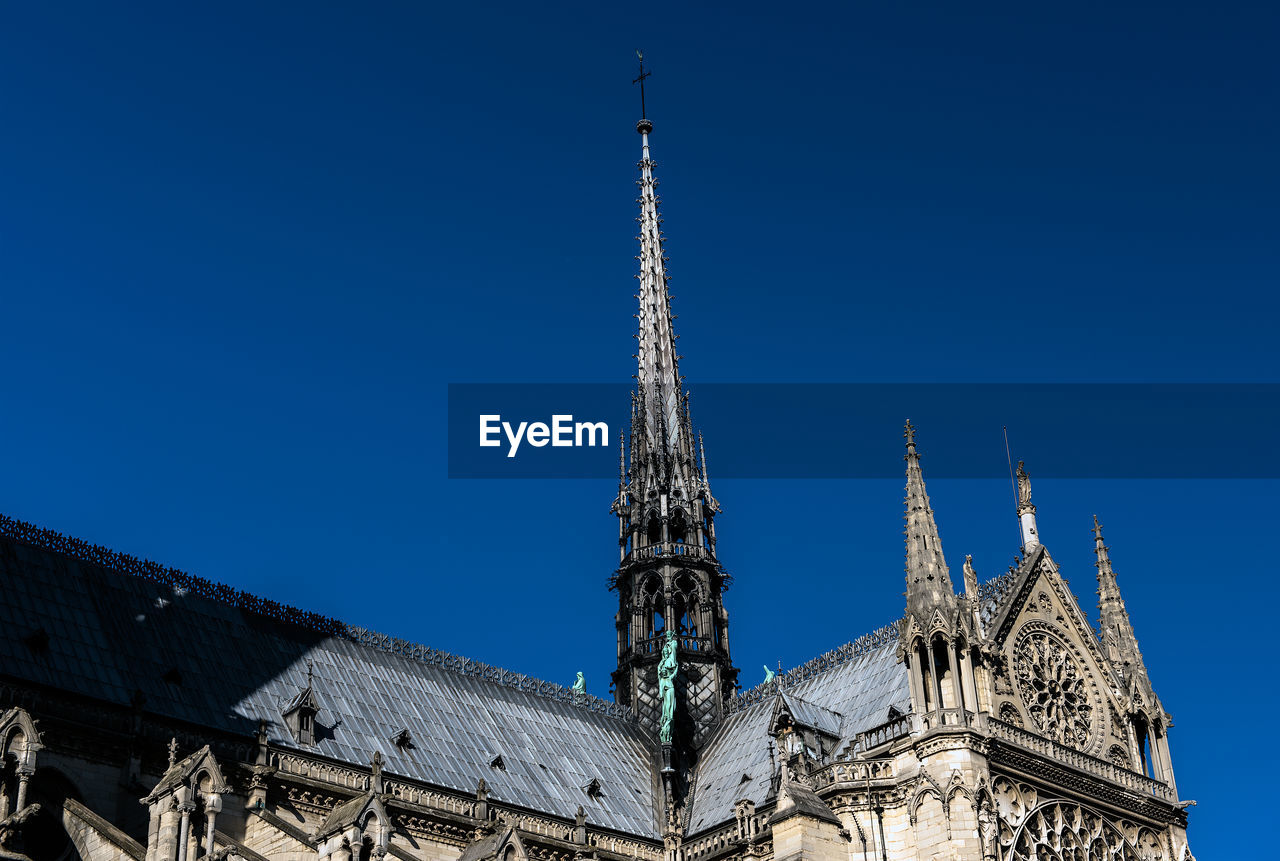 LOW ANGLE VIEW OF BUILDING AGAINST BLUE SKY