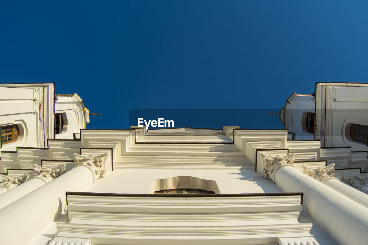 VIEW OF BUILDINGS AGAINST CLEAR BLUE SKY