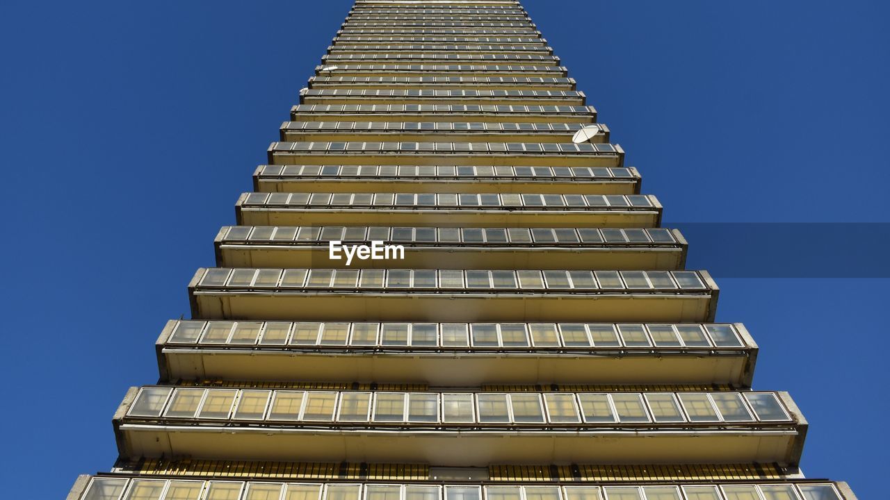 LOW ANGLE VIEW OF BUILDING AGAINST CLEAR SKY