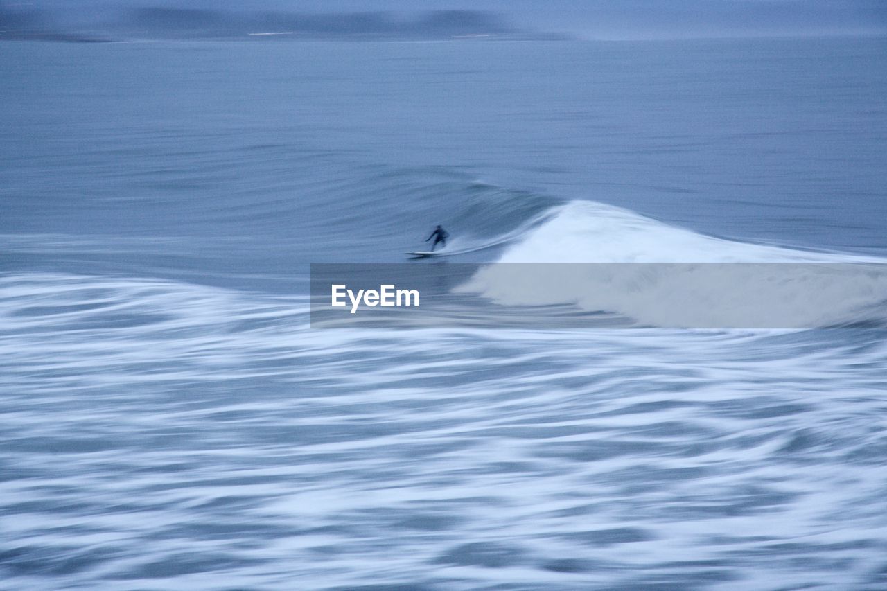WAVES IN SEA