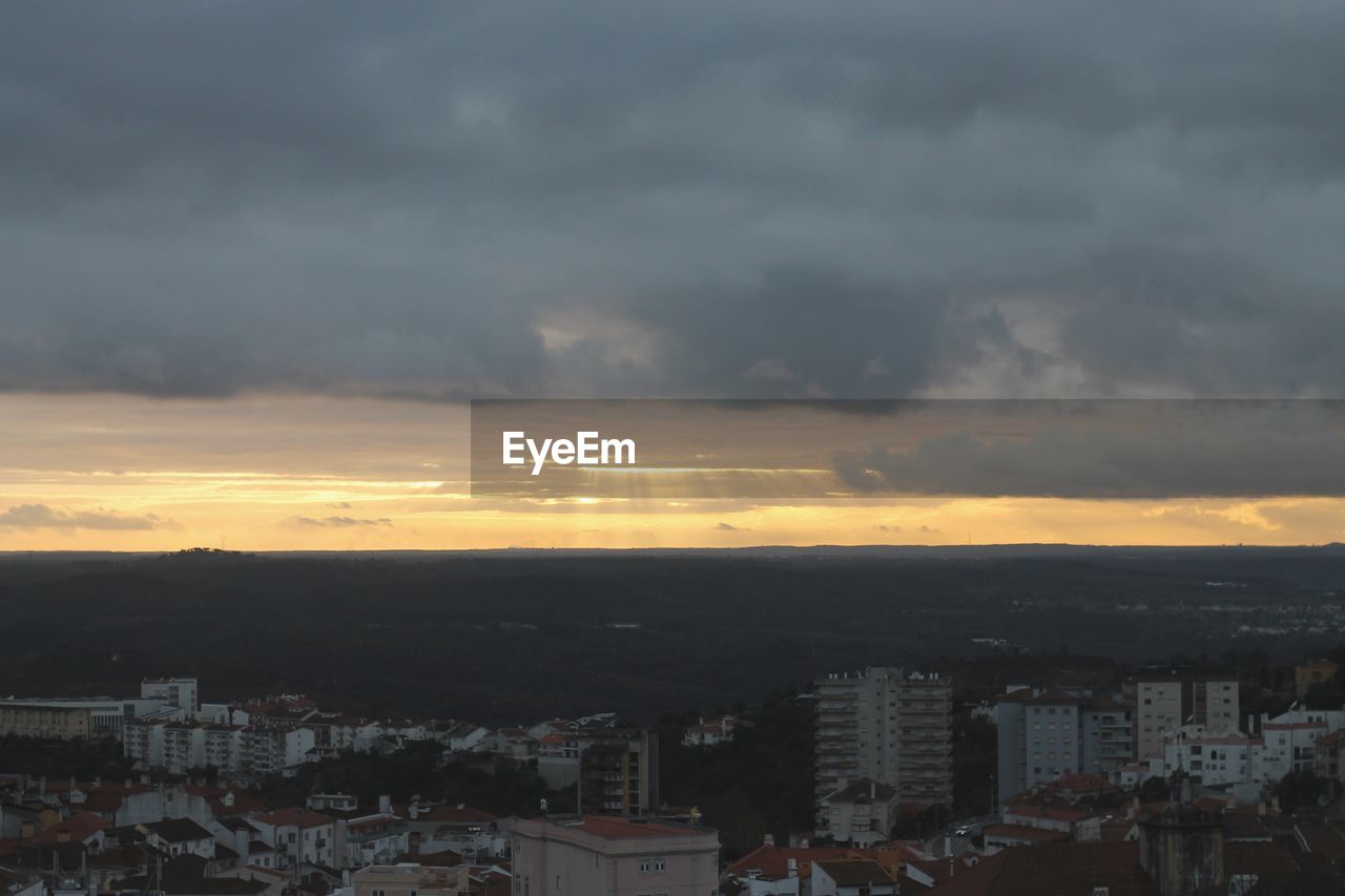 AERIAL VIEW OF BUILDINGS IN CITY AGAINST SKY