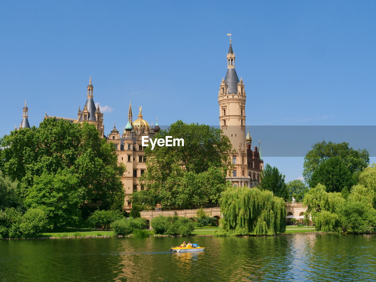 VIEW OF BUILDINGS AGAINST SKY