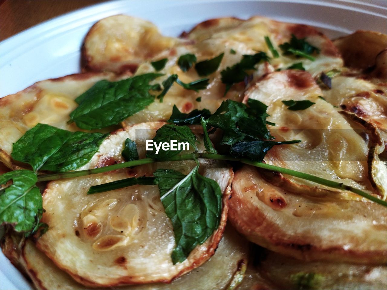 CLOSE-UP OF PIZZA