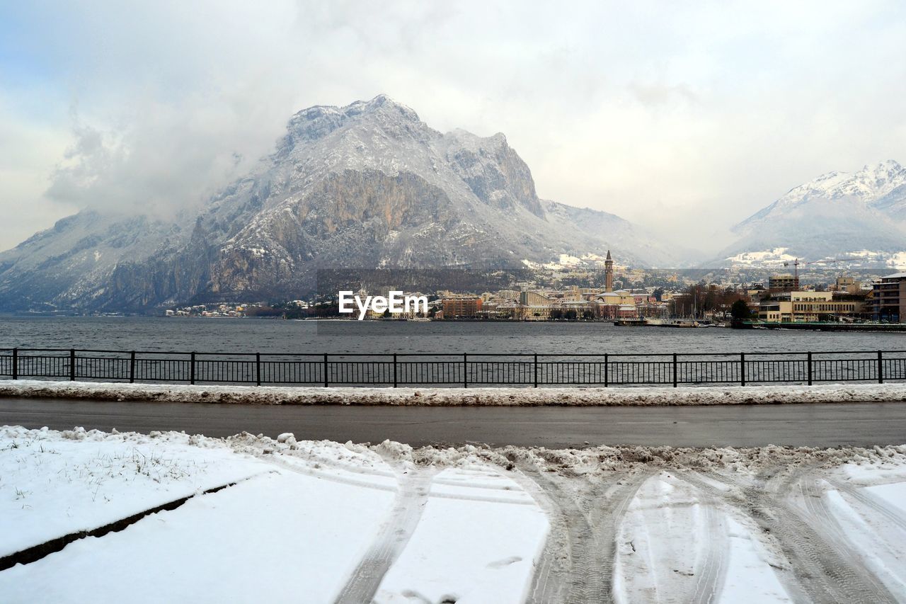 SCENIC VIEW OF SNOWCAPPED MOUNTAINS AGAINST SKY DURING WINTER