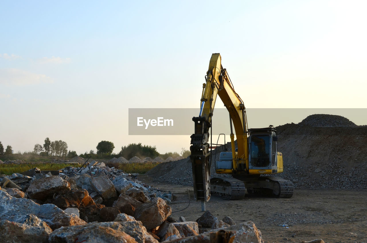 CONSTRUCTION SITE ON ROCKS