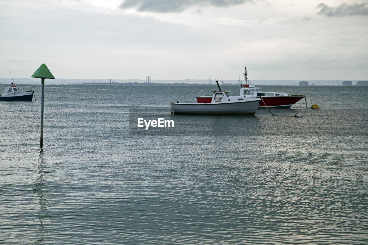 VIEW OF FISHING BOAT IN SEA AGAINST SKY