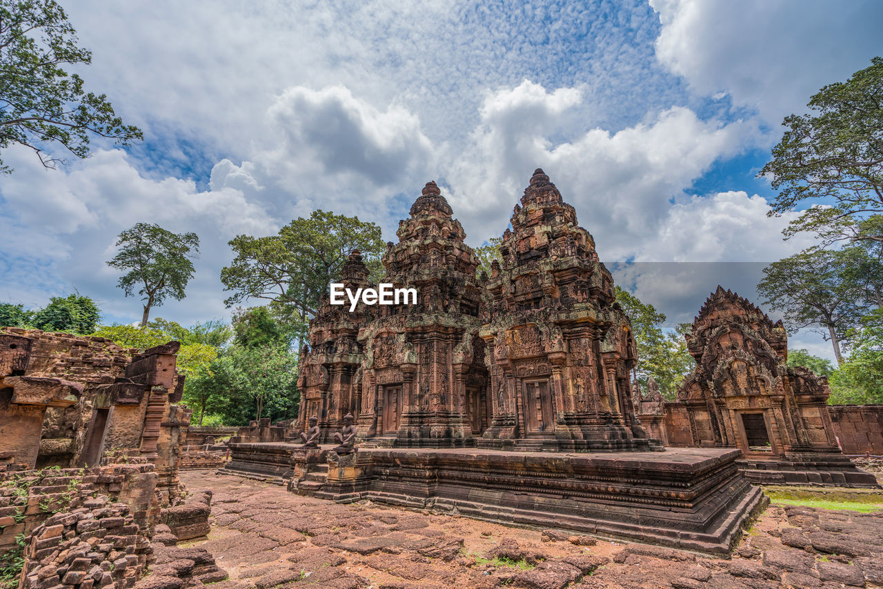 OLD TEMPLE BUILDING AGAINST SKY