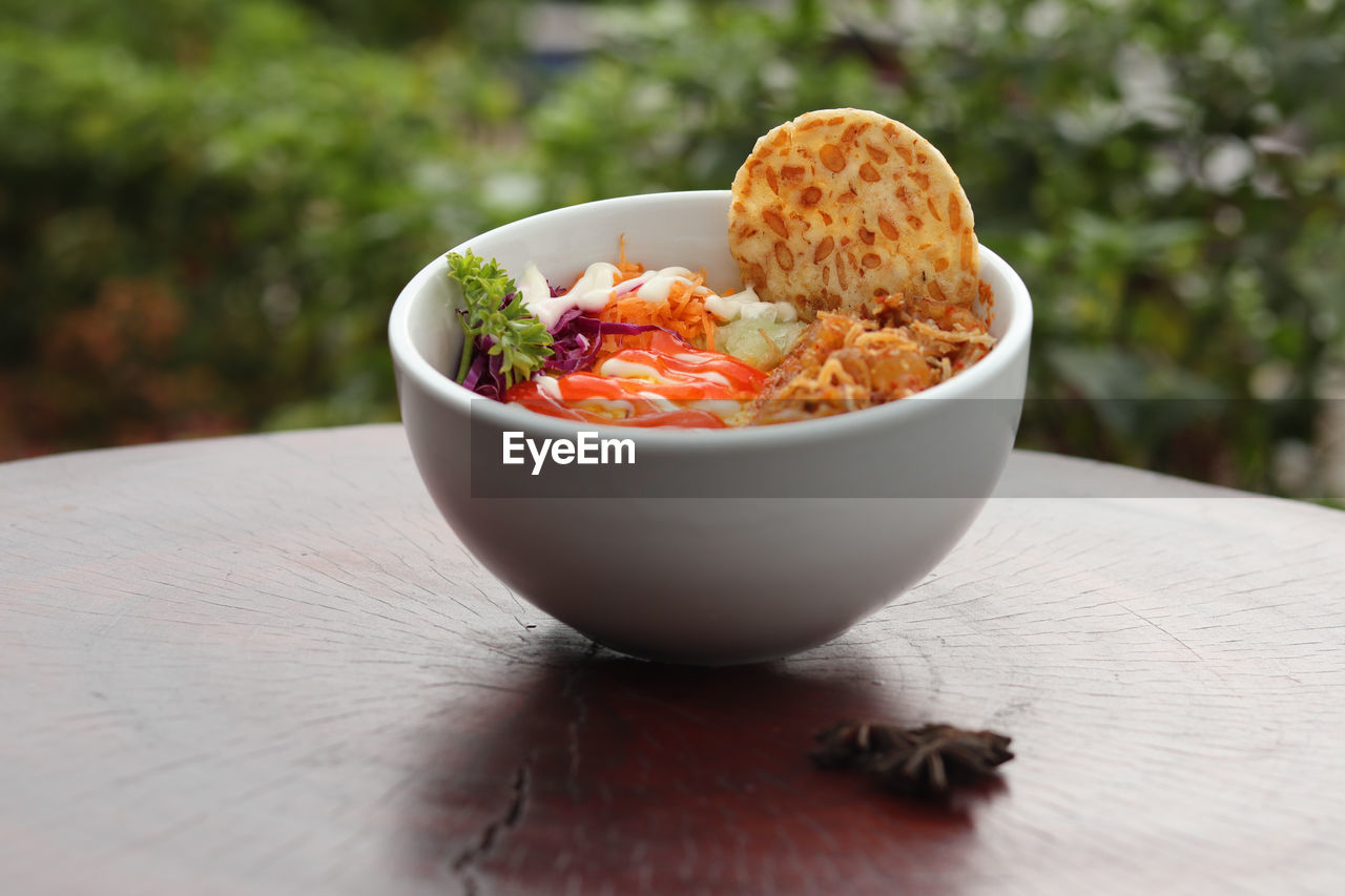 Close-up of noodles in bowl on table