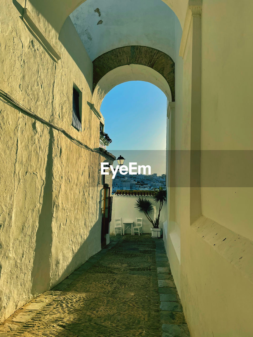 NARROW ALLEY AMIDST BUILDINGS