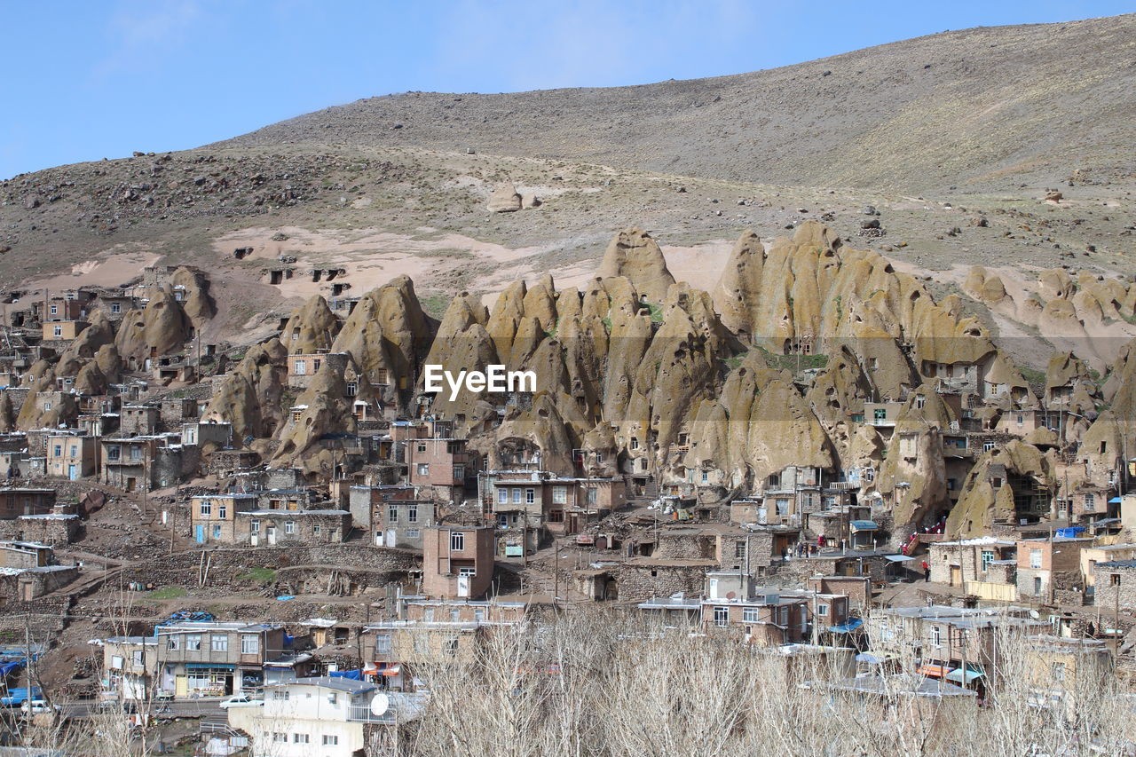 AERIAL VIEW OF BUILDINGS AGAINST SKY