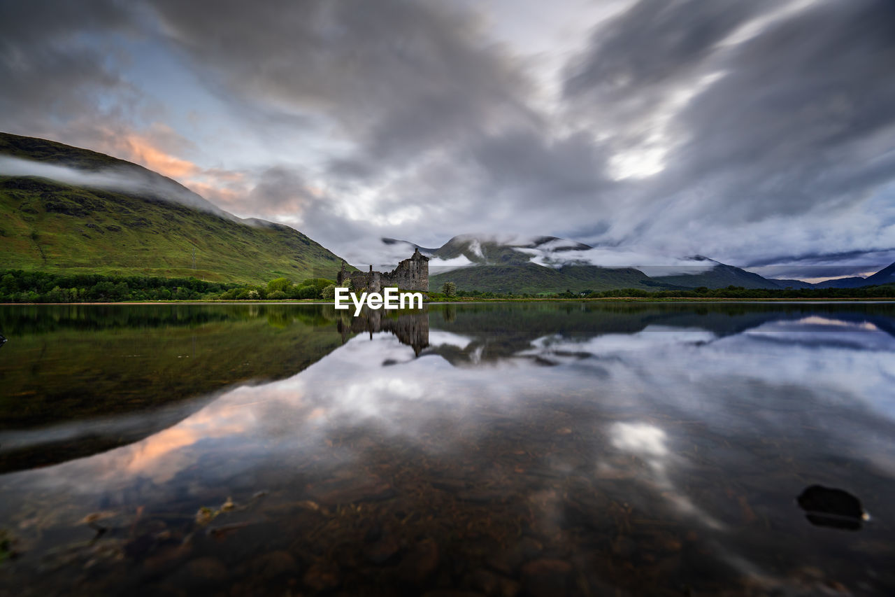 SCENIC VIEW OF LAKE BY MOUNTAINS AGAINST SKY