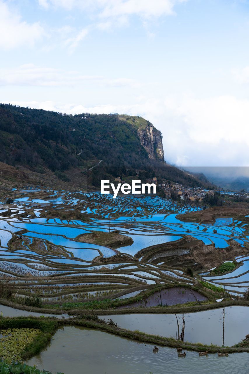 SCENIC VIEW OF LANDSCAPE AND MOUNTAINS AGAINST SKY