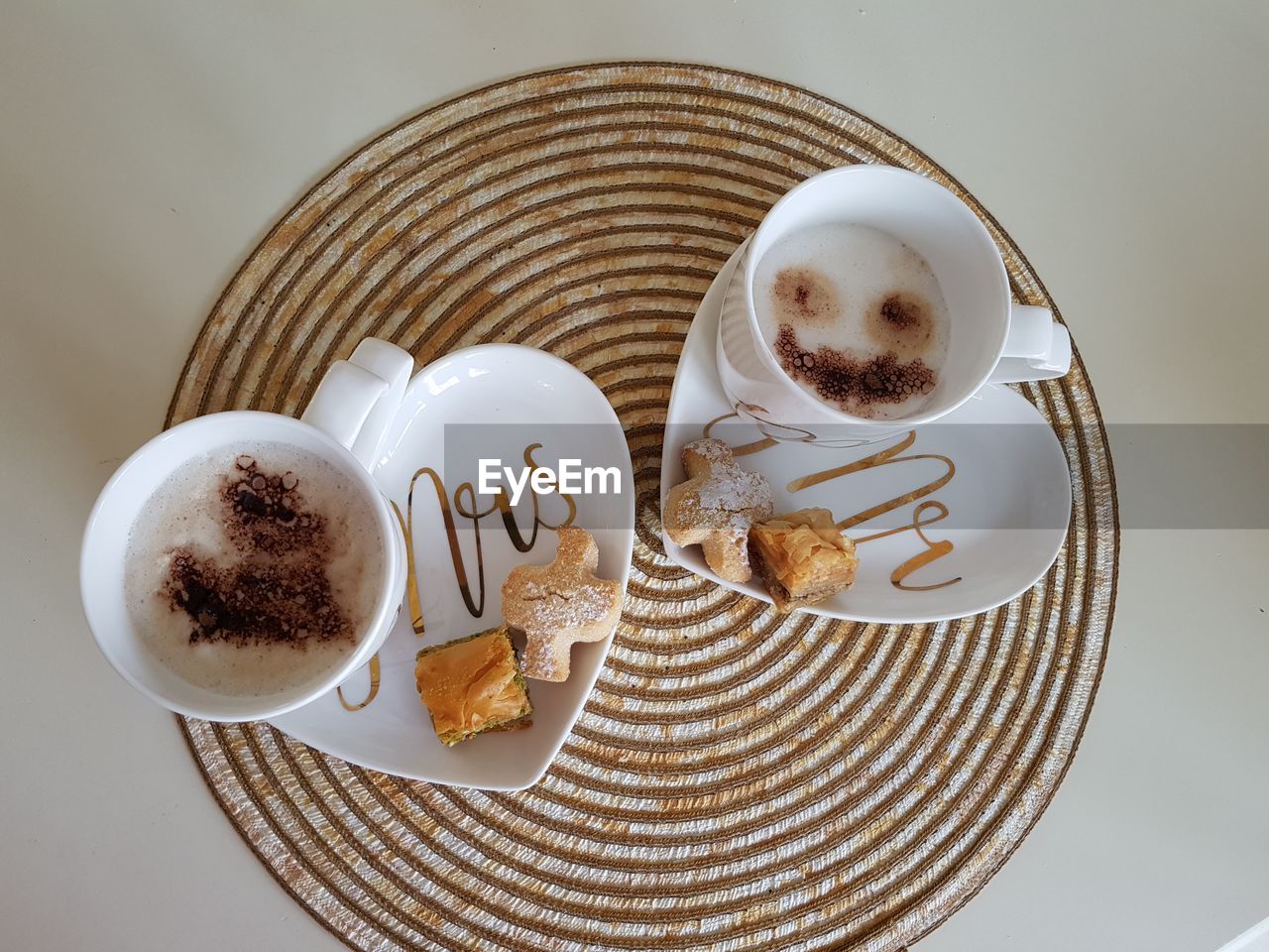 DIRECTLY ABOVE SHOT OF COFFEE SERVED WITH COOKIES