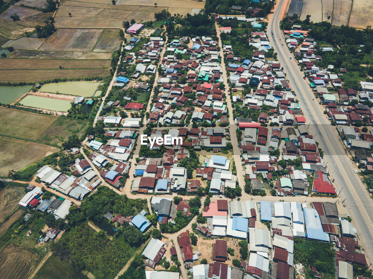 residential area, aerial photography, bird's-eye view, suburb, neighbourhood, high angle view, architecture, aerial view, city, transportation, built structure, building exterior, urban area, building, day, urban design, mode of transportation, nature, outdoors, no people, residential district, environment, house, street, metropolitan area, road, roof, cityscape, landscape, motor vehicle