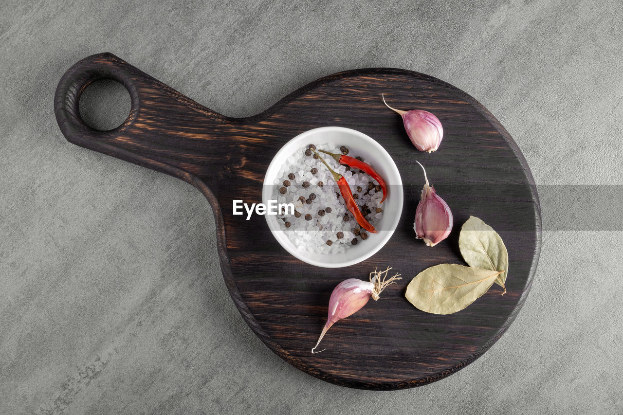 food and drink, food, healthy eating, freshness, directly above, wellbeing, wood, indoors, high angle view, still life, table, fruit, no people, kitchen utensil, gray, studio shot, ingredient, bowl, gray background, tableware, spoon, spice, eating utensil, still life photography, ceramic, household equipment