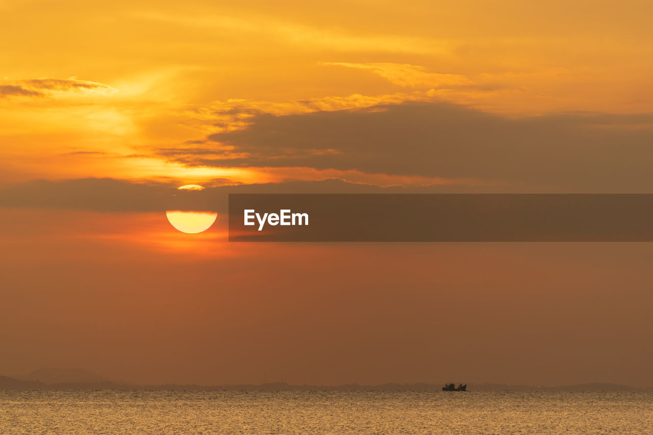 SCENIC VIEW OF SEA AGAINST ORANGE SKY