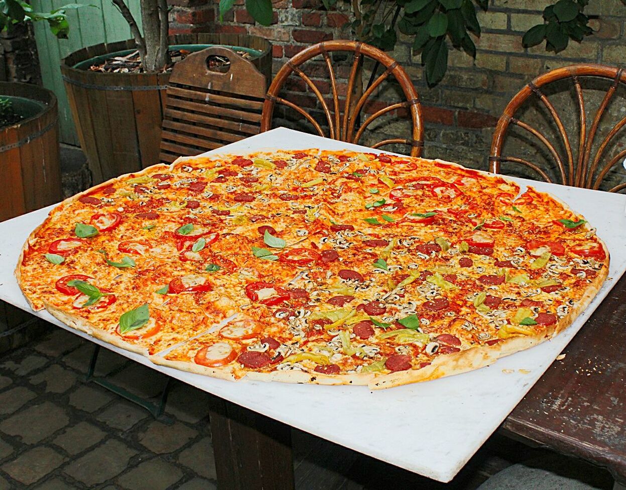 CLOSE-UP OF FOOD ON TABLE