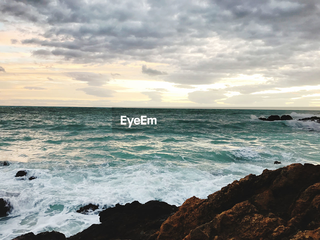 VIEW OF SEA AGAINST SKY