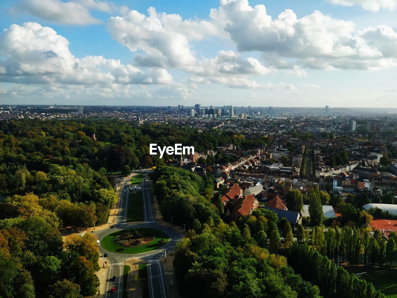 HIGH ANGLE VIEW OF TREES AND BUILDINGS IN CITY