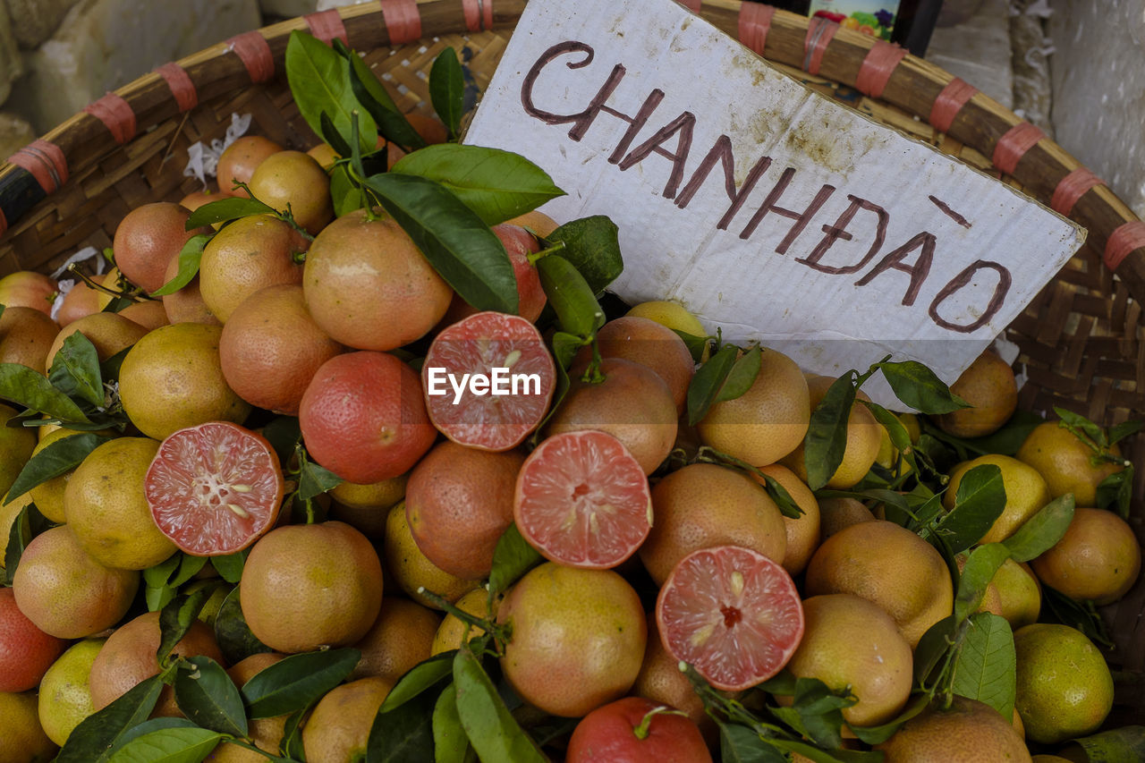 CLOSE-UP OF FRUITS FOR SALE AT MARKET