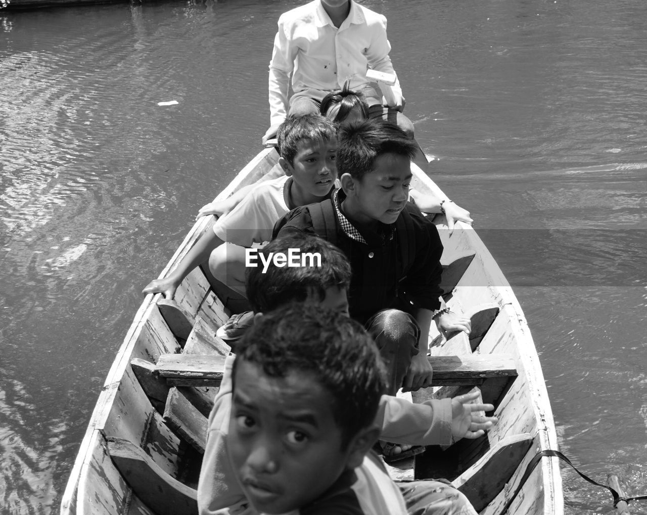 HIGH ANGLE VIEW OF PEOPLE SITTING IN LAKE