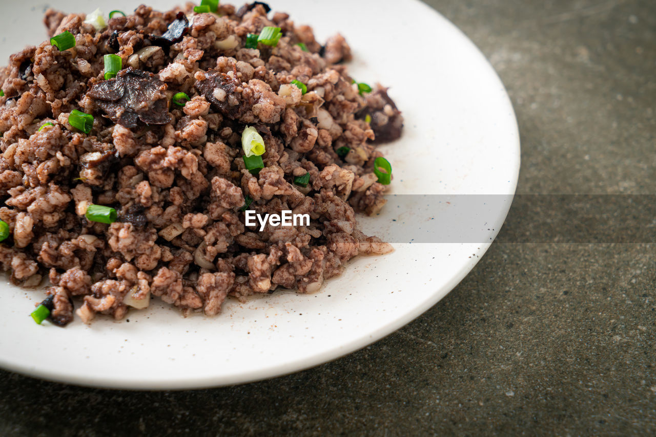 CLOSE-UP OF FOOD SERVED IN BOWL