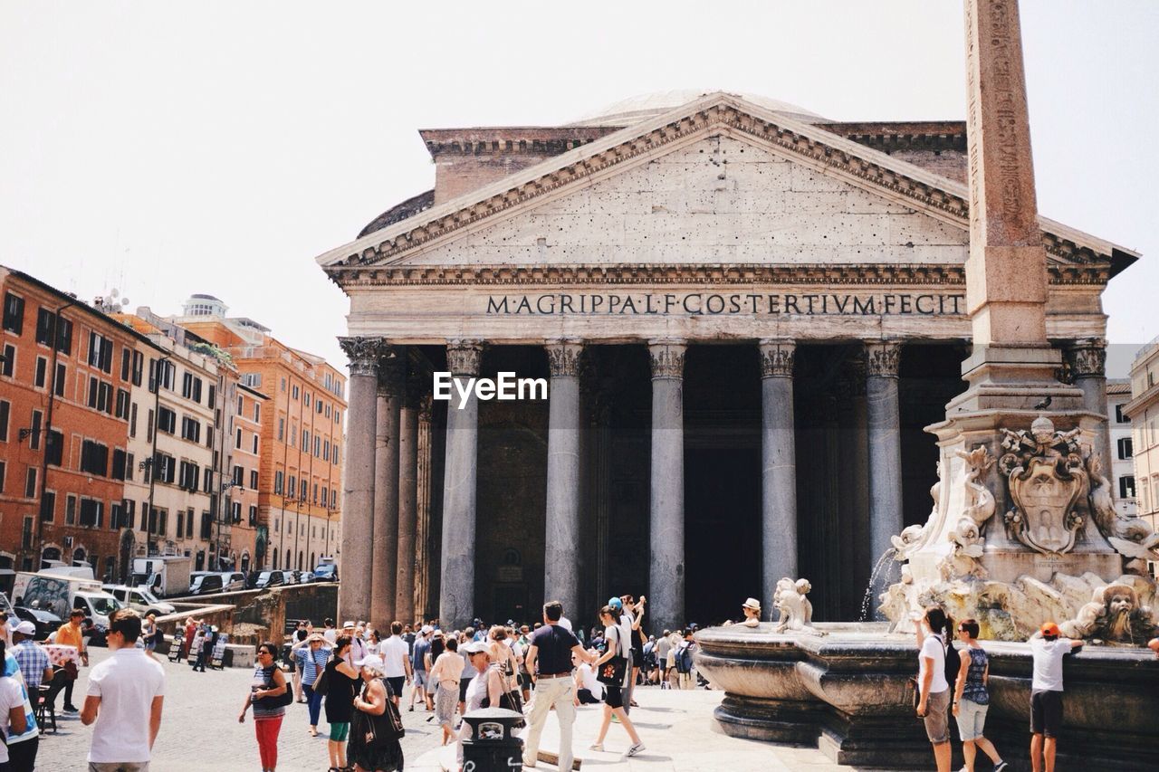 TOURISTS IN FRONT OF HISTORICAL BUILDING