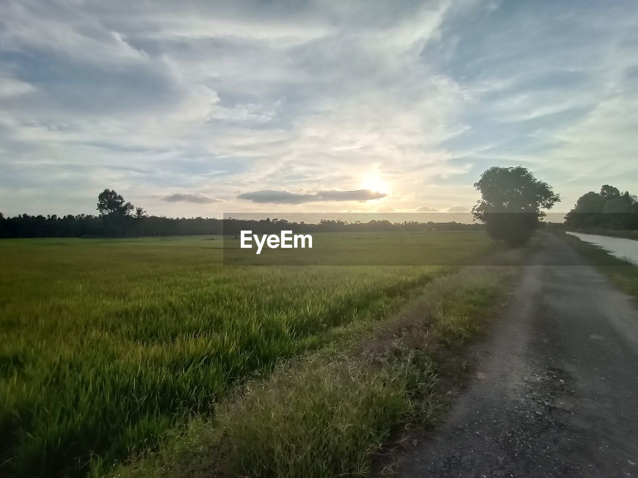 SCENIC VIEW OF LAND AGAINST SKY DURING SUNSET