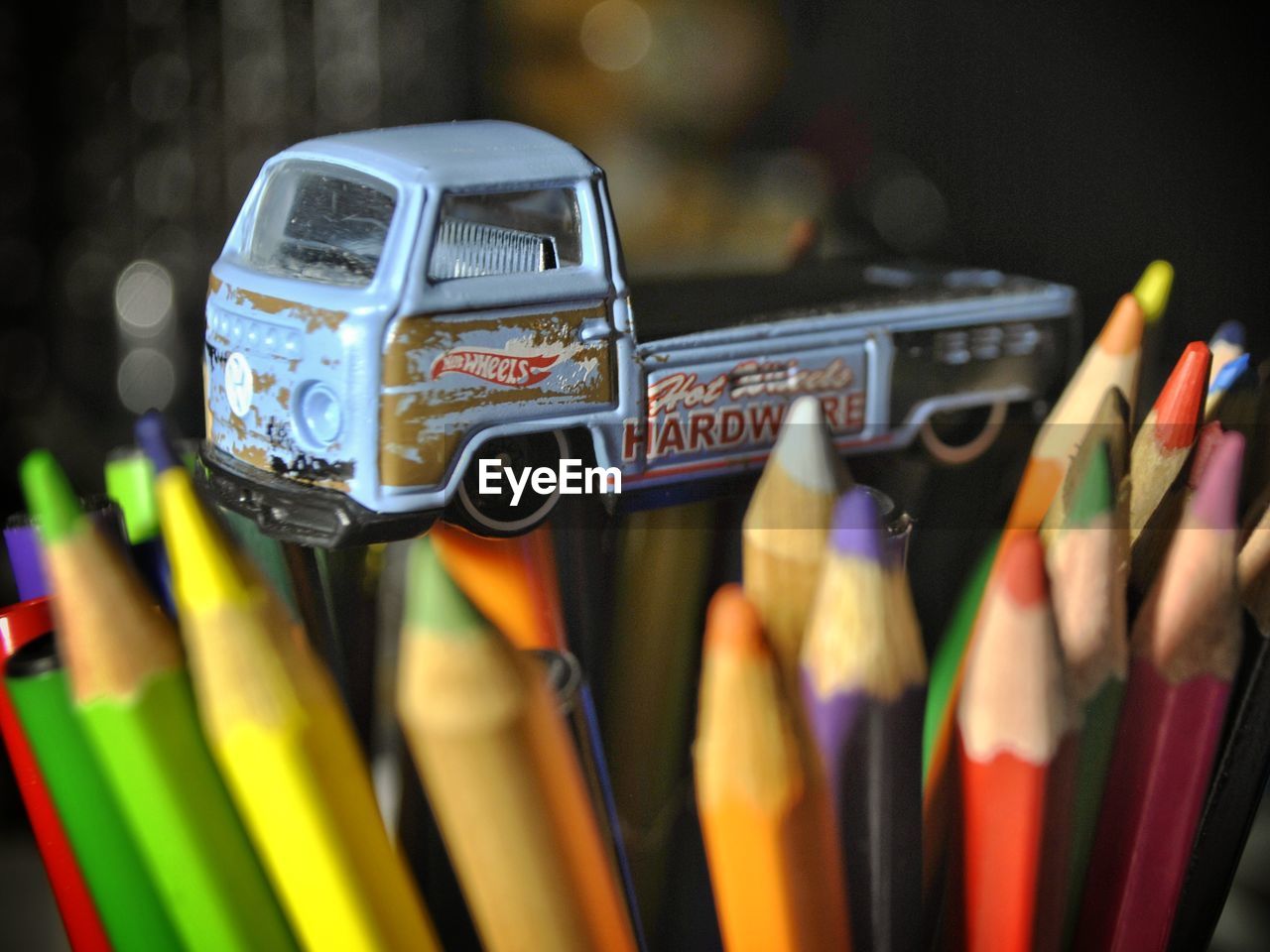 CLOSE-UP OF VINTAGE CAR