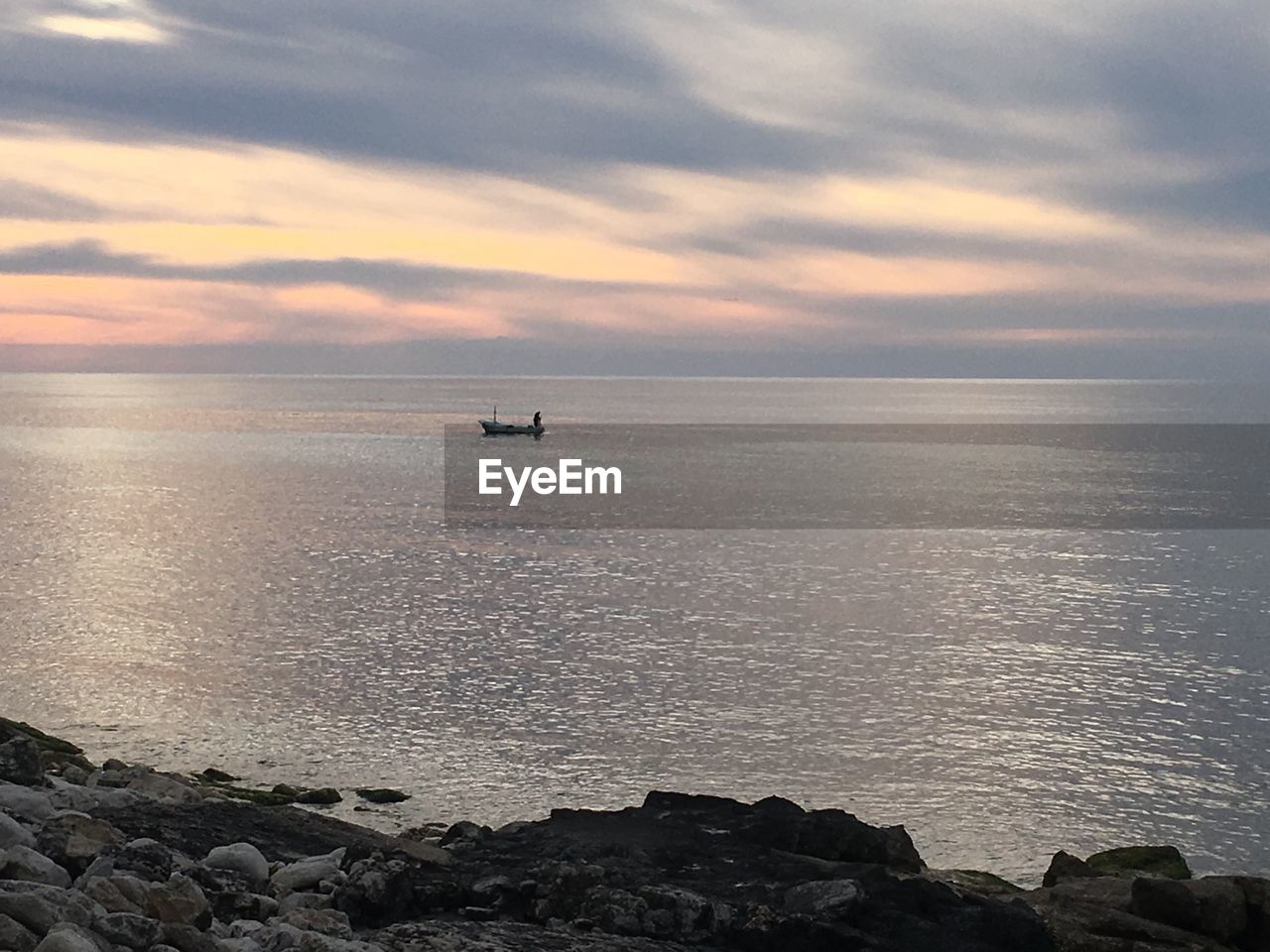 SCENIC VIEW OF ROCKS IN SEA AGAINST SKY