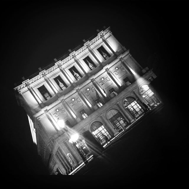 LOW ANGLE VIEW OF MODERN BUILDING AT NIGHT