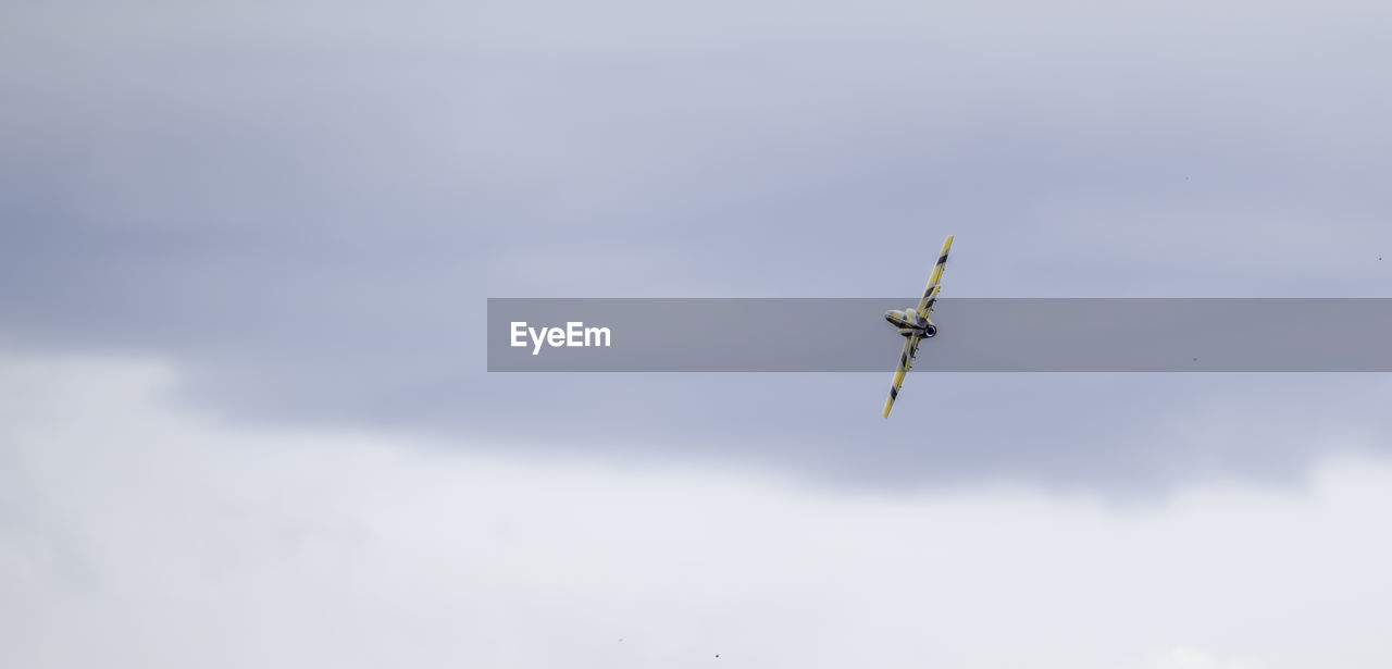 LOW ANGLE VIEW OF AIRPLANE AGAINST SKY