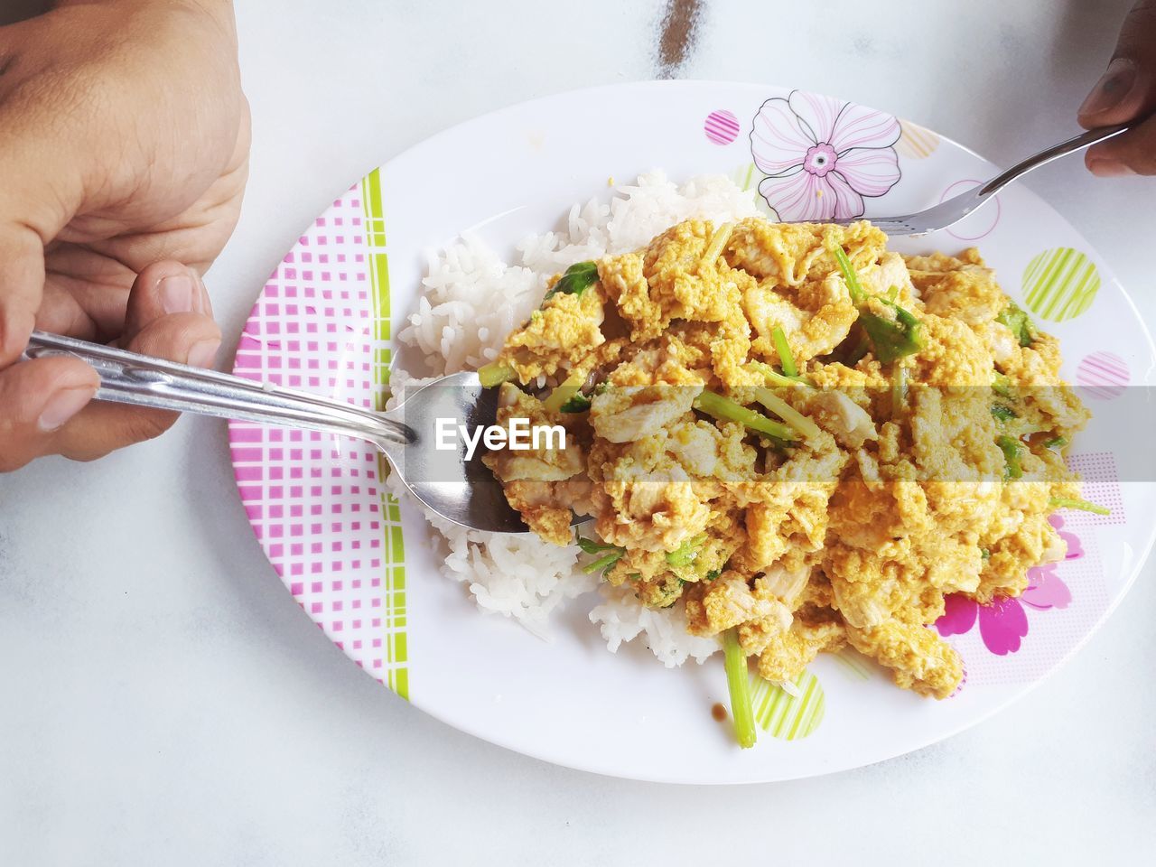 HIGH ANGLE VIEW OF BREAKFAST SERVED ON PLATE