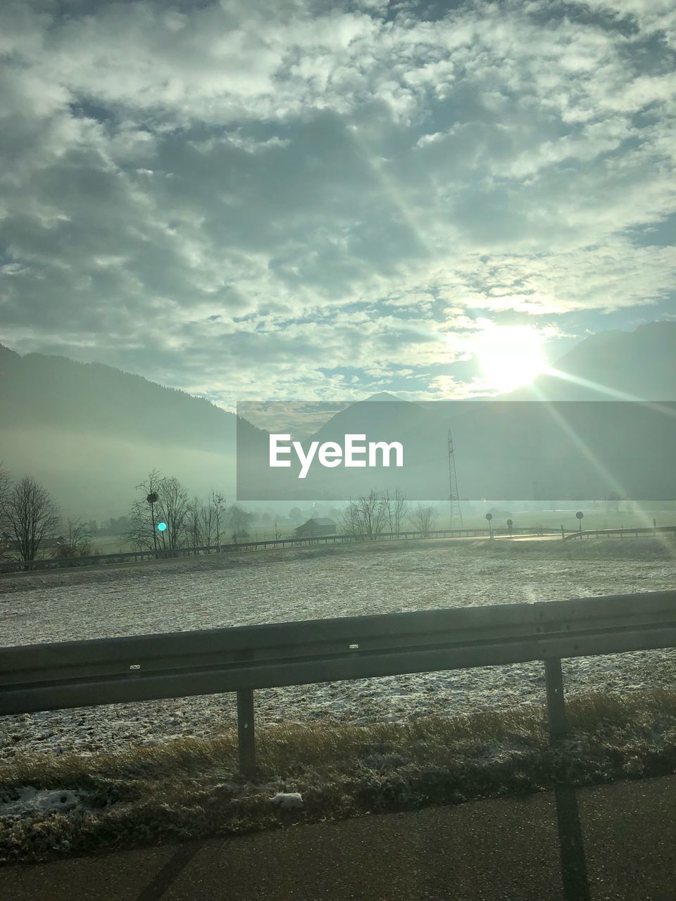 SCENIC VIEW OF FIELD AGAINST SKY DURING SUNRISE