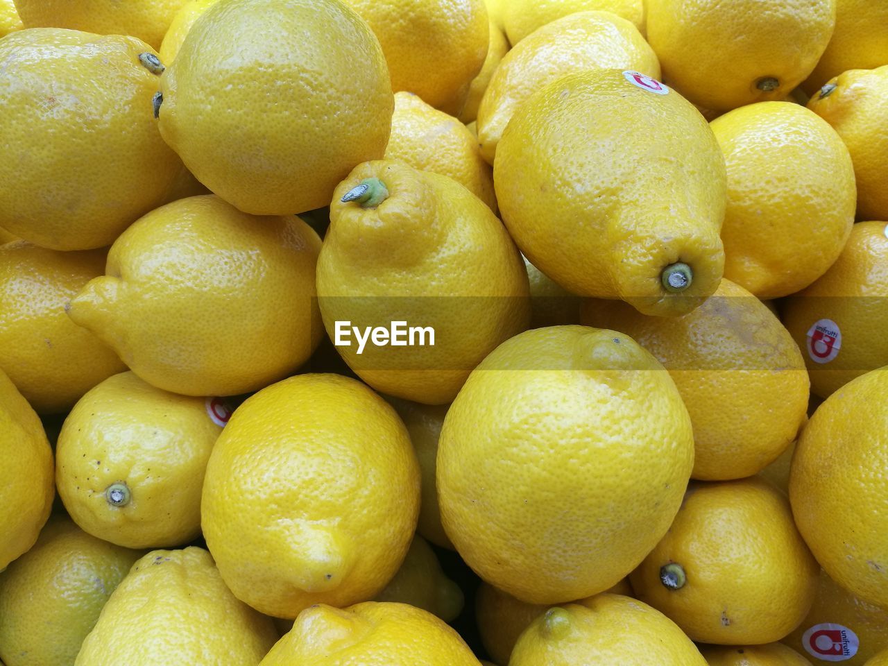 FULL FRAME SHOT OF FRUITS IN MARKET