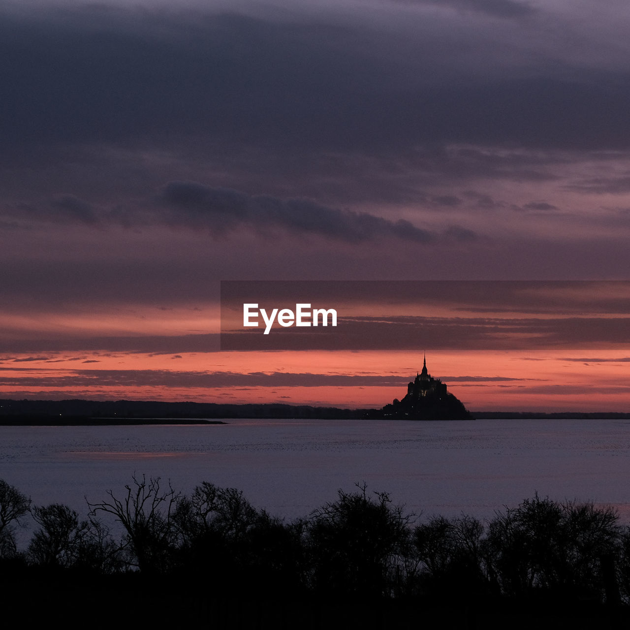 SILHOUETTE TEMPLE AGAINST SKY DURING SUNSET