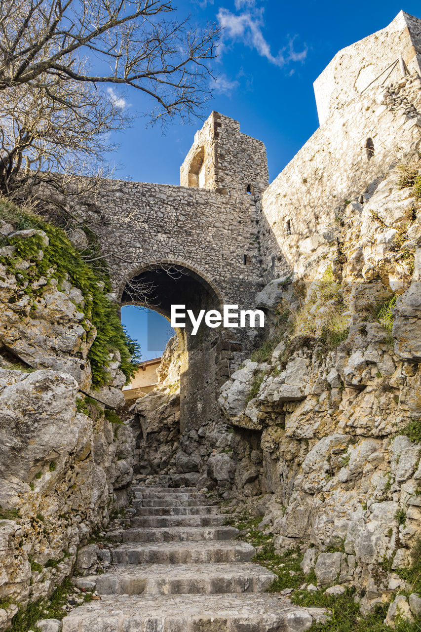 LOW ANGLE VIEW OF OLD RUINS