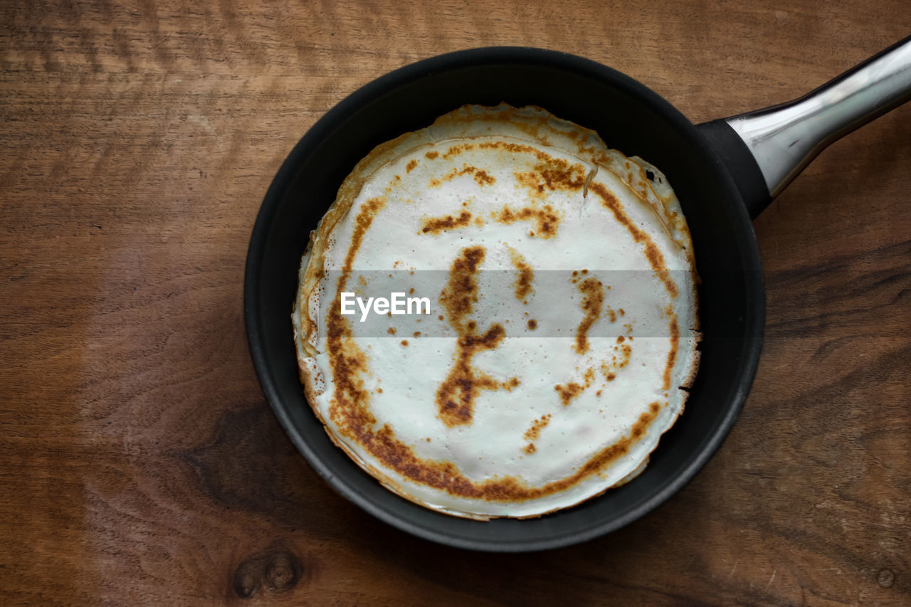 Directly above shot of pancake in pan on table