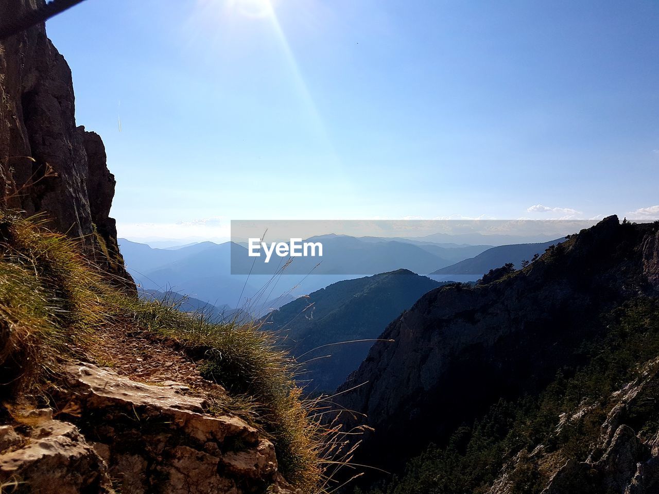 SCENIC VIEW OF MOUNTAIN RANGE AGAINST SKY