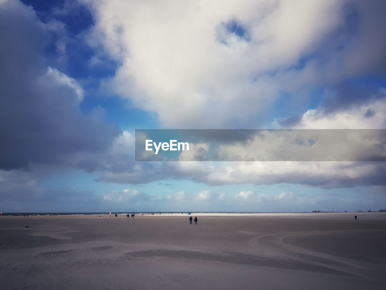 SCENIC VIEW OF BEACH AGAINST CLOUDY SKY