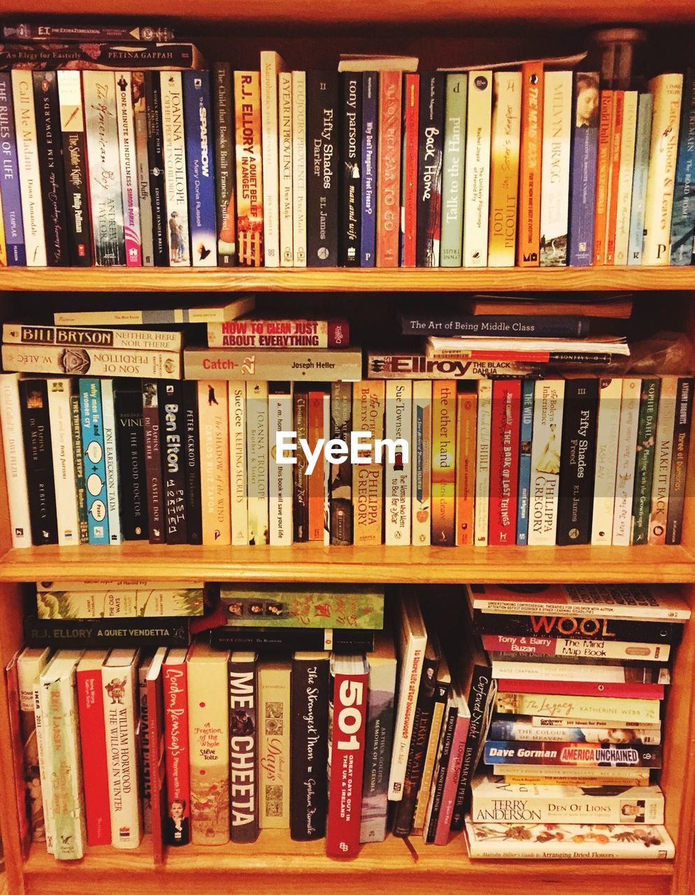 FULL FRAME SHOT OF BOOKS ON SHELF