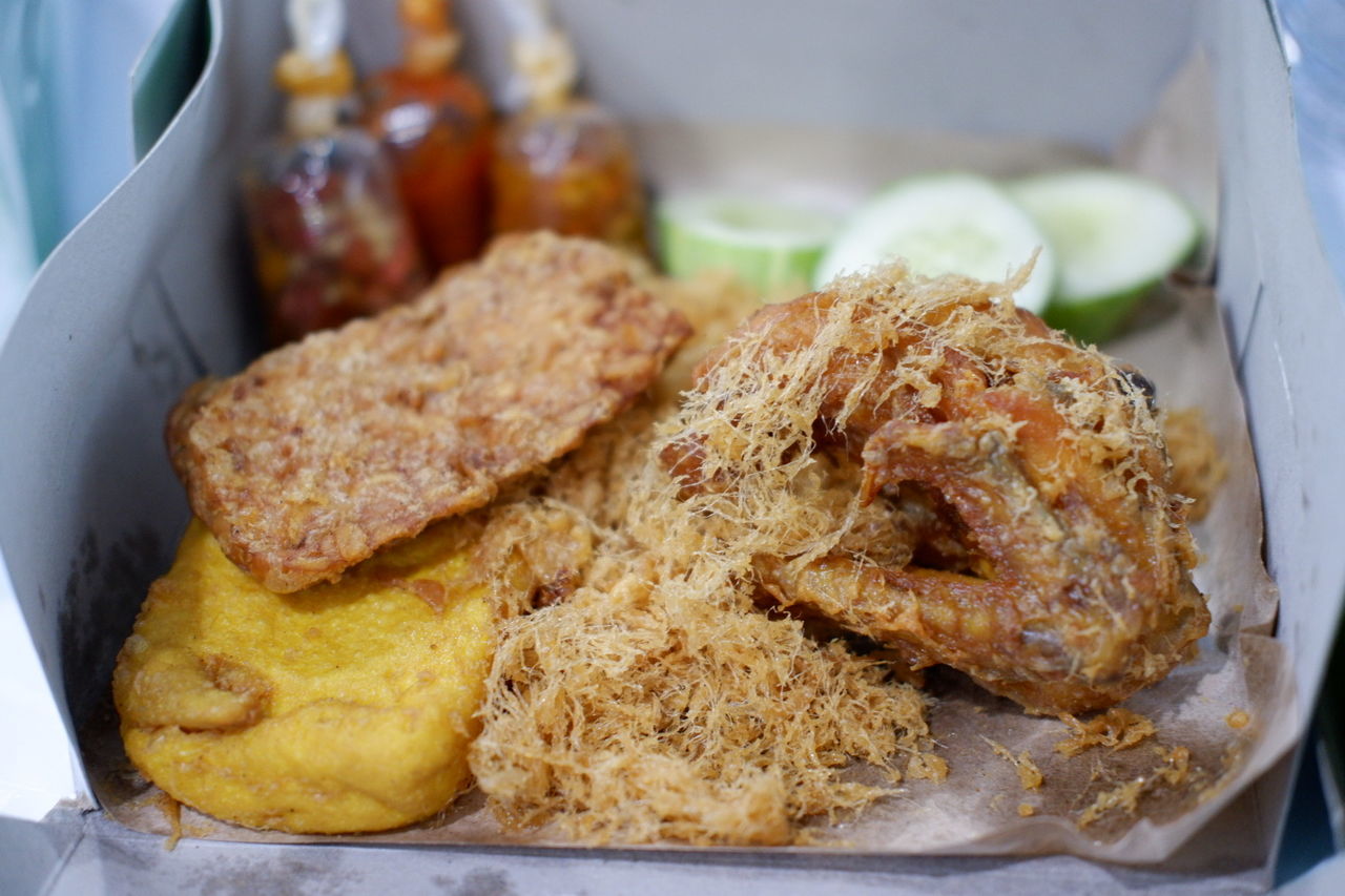 CLOSE-UP OF BREAD WITH MEAT AND PLATE