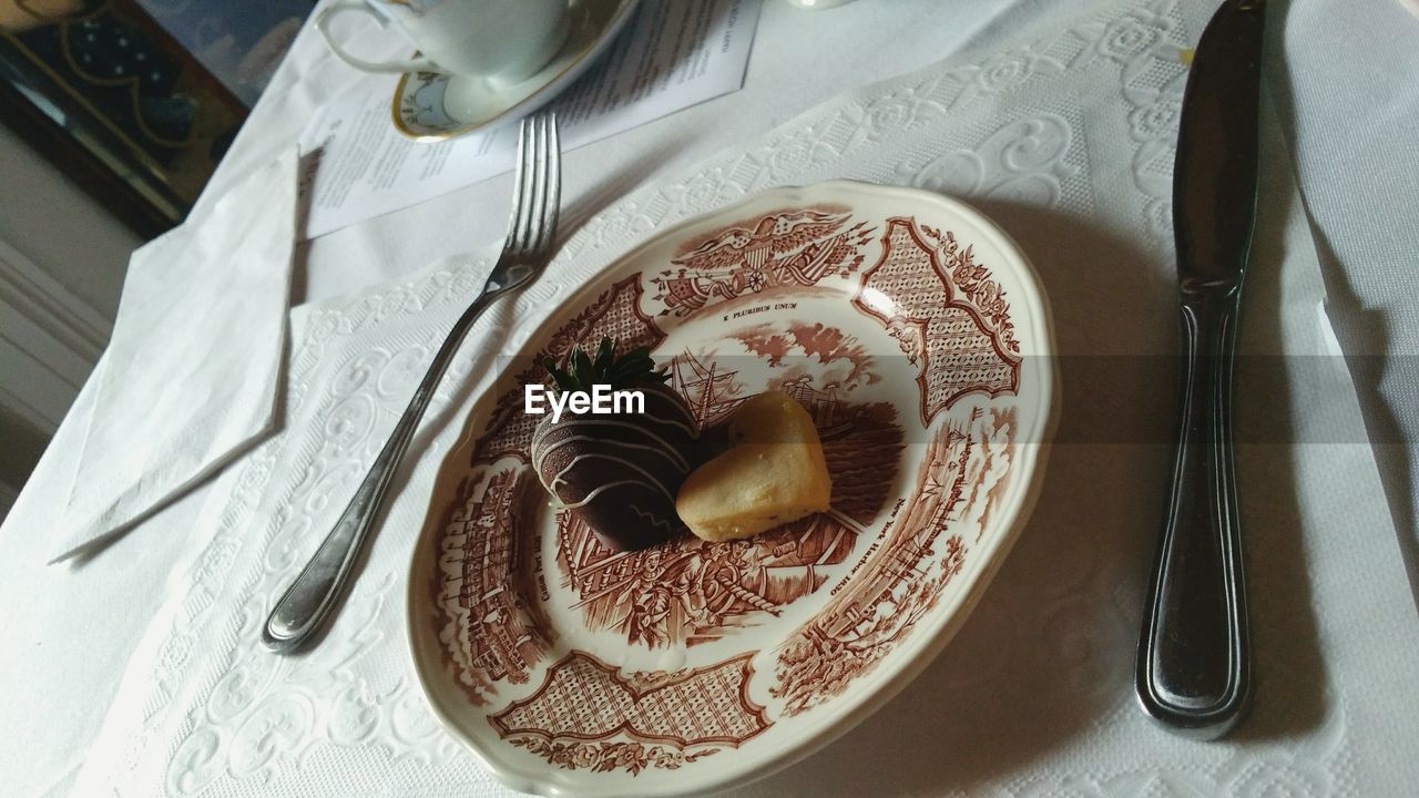 HIGH ANGLE VIEW OF DESSERT SERVED ON TABLE