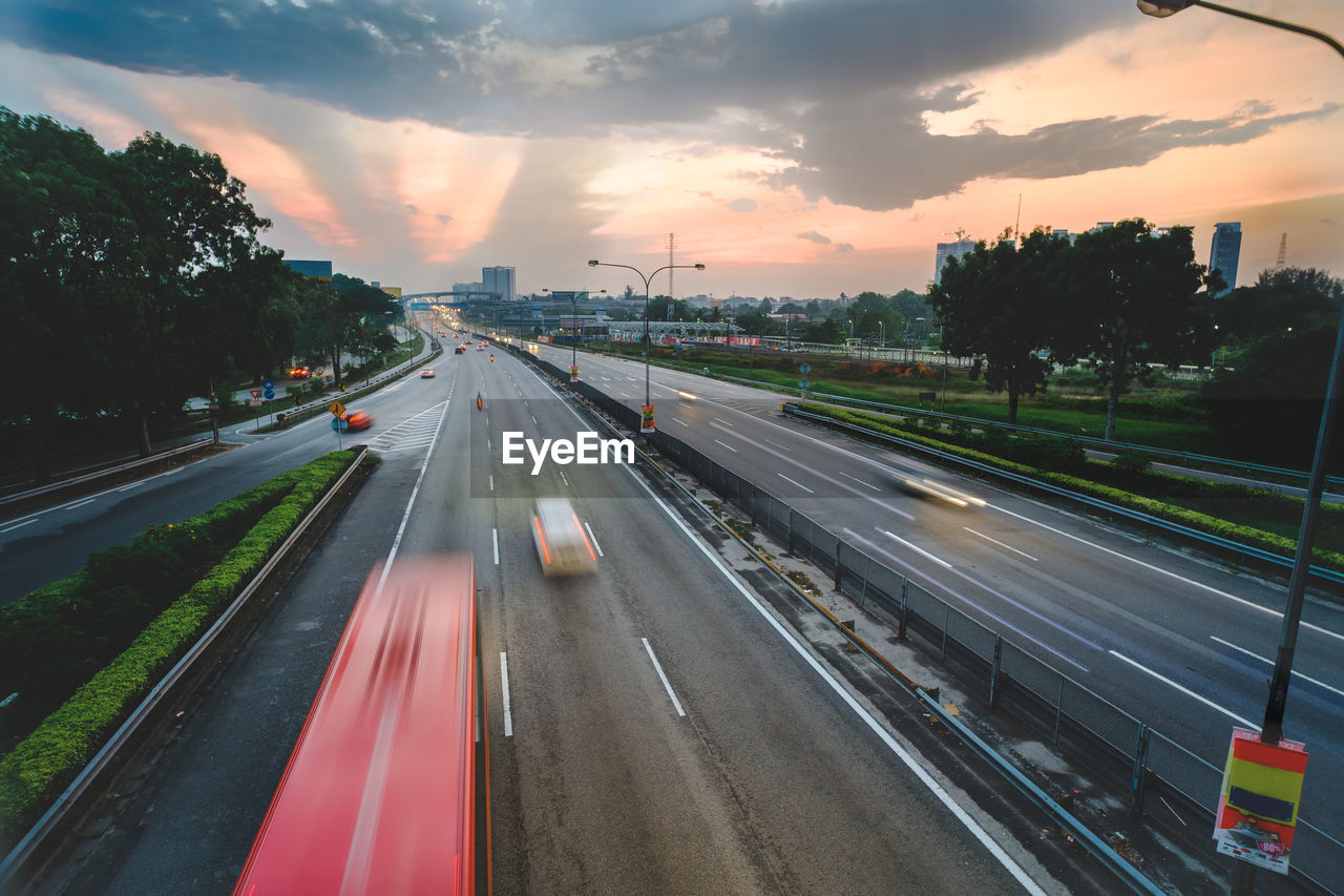 HIGH ANGLE VIEW OF HIGHWAY ON STREET AGAINST SKY