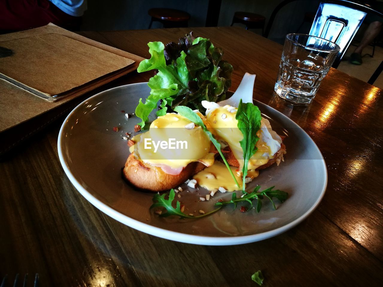 CLOSE-UP OF SALAD IN PLATE