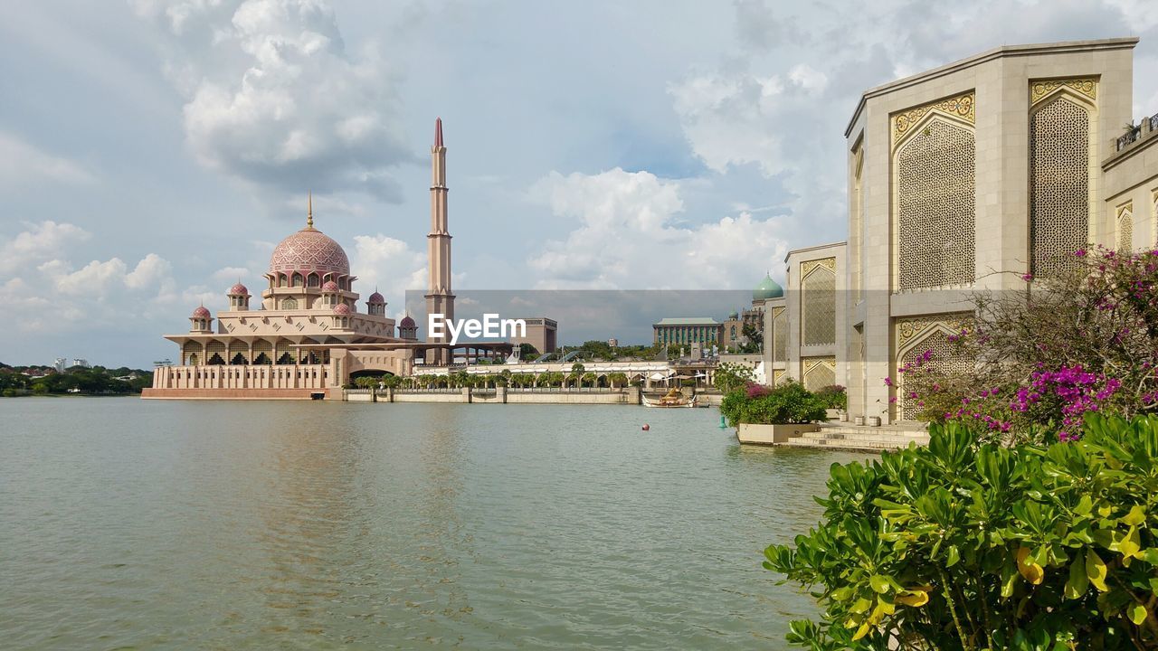 River by putra mosque against sky