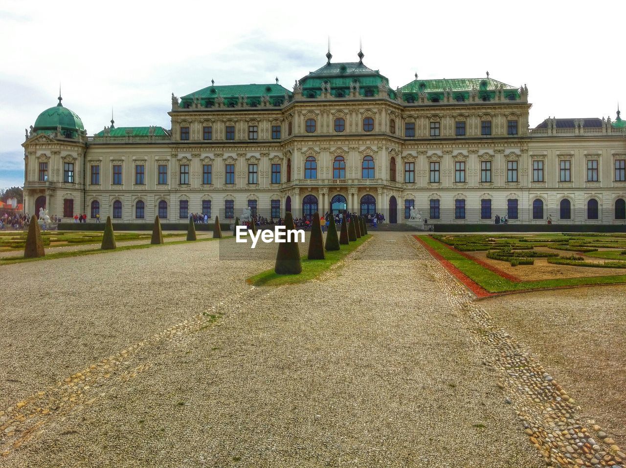 FACADE OF HISTORICAL BUILDING AGAINST SKY